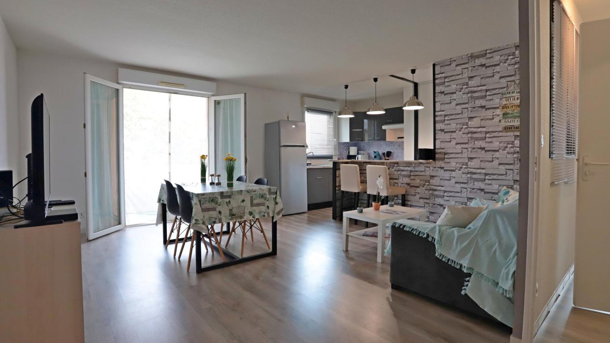 Apartment T2 Dans Calme Parking Prive Gratuit *